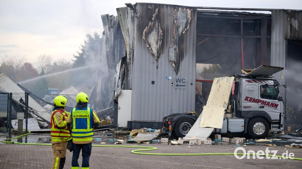 Die Halle wurde stark beschädigt. Bild: Bernd Thissen/dpa