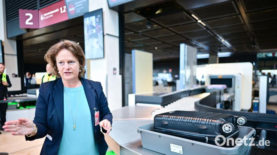 Flughafenchefin Aletta von Massenbach versucht den BER als Innovationsstandort für neue Technologien zu etablieren. (Archivbild) Bild: Sebastian Christoph Gollnow/dpa