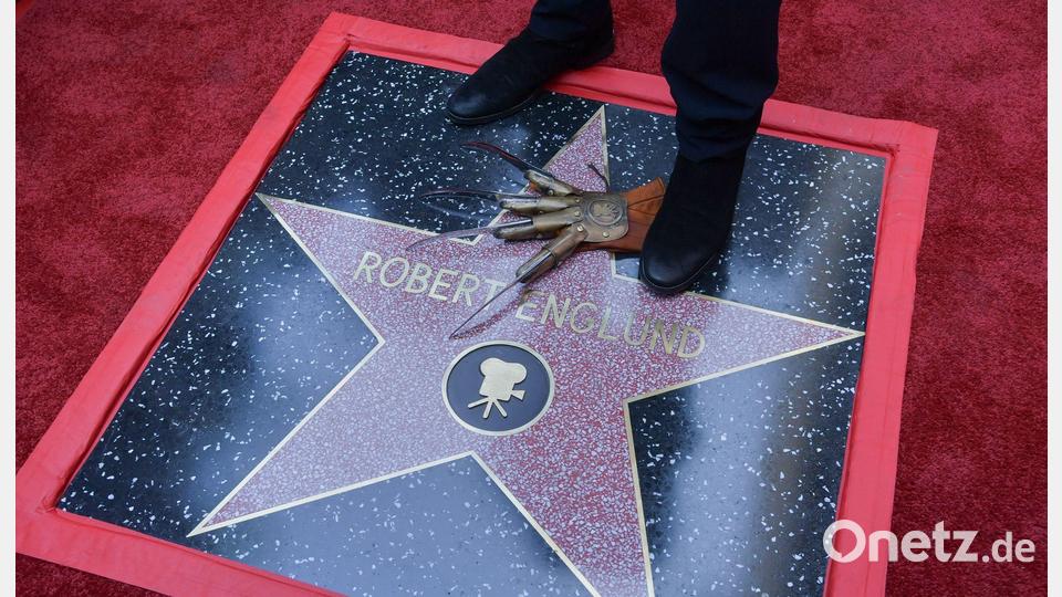 Die gefürchtete Krallenhand von „Freddy Krueger“ war bei der Zeremonie dabei. Bild: Richard Shotwell/Invision/AP/dpa