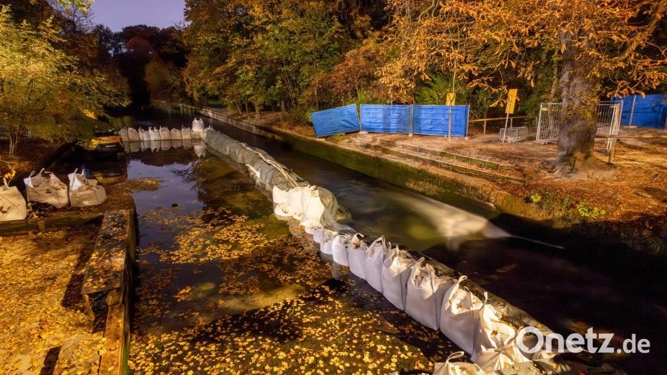 Im Zuge der Bachauskehr sollte auch die Sicherheitsbeleuchtung installiert werden. (Archivbild) Bild: Peter Kneffel/dpa