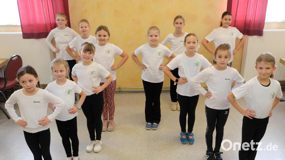 Die Grüne Garde als vielversprechender EFG-Nachwuchs übt mit Begeisterung die Choreografie für die Veranstaltungen der Session 2025/26. Bild: Robert Dotzauer