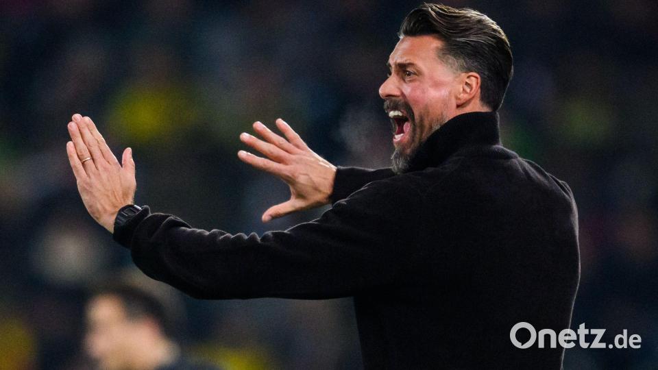 Voller Einsatz am Spielfeldrand: FCA-Coach Sandro Wagner. Bild: Tom Weller/dpa