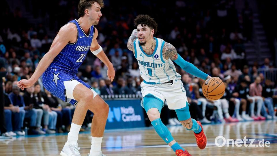 Franz Wagner (links) und die Magic beendeten ihre Negativserie. Bild: Nell Redmond/AP/dpa