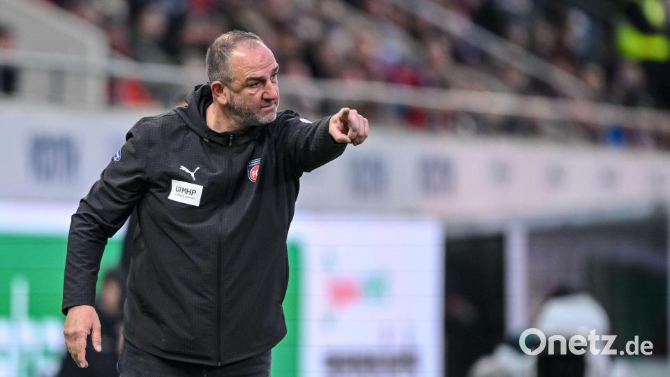 Ist nun Tabellenletzter mit Heidenheim: Trainer Frank Schmidt Bild: Harry Langer/dpa