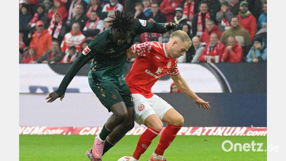 Kam gegen den FSV Mainz 05 nicht zur Geltung: Werder-Stürmer Victor Boniface (l). Bild: Torsten Silz/dpa