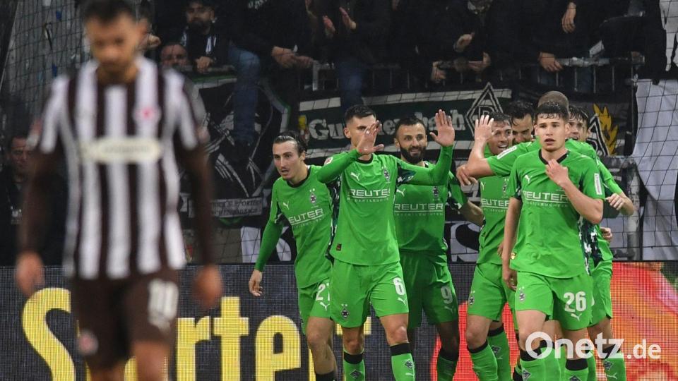 Durften endlich mal jubeln: Die Spieler von Borussia Mönchengladbach Bild: Daniel Bockwoldt/dpa