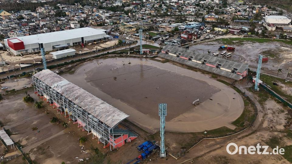 Das Stadion in Montego Bay ist nach dem Hurrikan Melissa überflutet. Bild: Matias Delacroix/AP/dpa