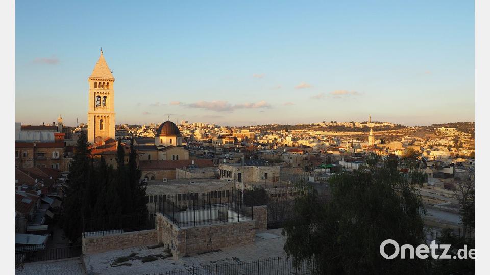 Kaiser Wilhelm II. ließ die Erlöserkirche Ende des 19. Jahrhunderts in der Altstadt von Jerusalem in unmittelbarer Nähe der Grabeskirche bauen, die im Jahr 335 nach Christus geweiht wurde. (Archivbild) Bild: Stefanie Järkel/dpa