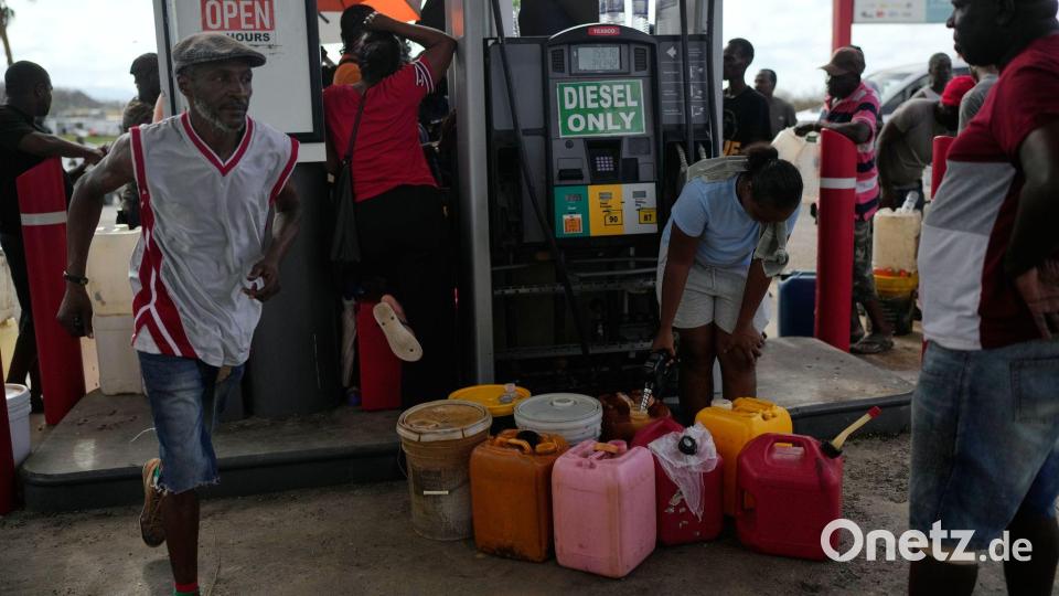 Einige Tankstellen auf Jamaika haben nur noch wenig Kraftstoff. Bild: Matias Delacroix/AP/dpa