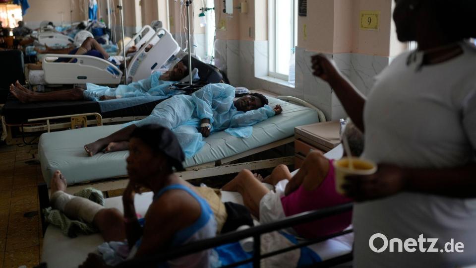 Viele Ärzte arbeiten seit Tagen ohne Pause. Bild: Matias Delacroix/AP/dpa