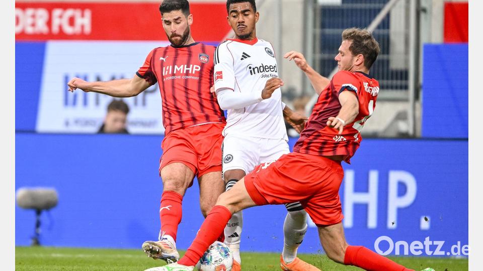 Die Heidenheimer Defensive um Tim Siersleben hatte viel zu tun. Bild: Harry Langer/dpa