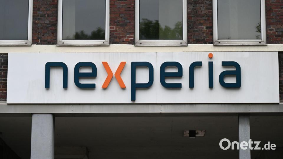 Nexperia hat nach eigenen Angaben die Lieferung von Wafern an seinen Montage- und Teststandort im chinesischen Dongguan ausgesetzt. (Archivbild) Bild: David Hammersen/dpa