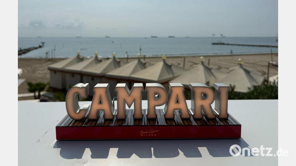 In Italien hat die Finanzpolizei Aktien des weltweit tätigen Likörherstellers Campari im Wert von 1,2 Milliarden Euro beschlagnahmt. Bild: Christoph Sator/dpa