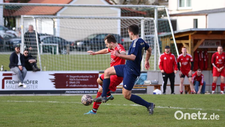 Der FC Tremmersdorf-Speinshart (in Blau) empfing am Sonntagabend den SV Grafenwöhr. Wir haben ein exklusives Video vom Spiel für alle Abonnenten. Archivbild: Dieter Jäschke