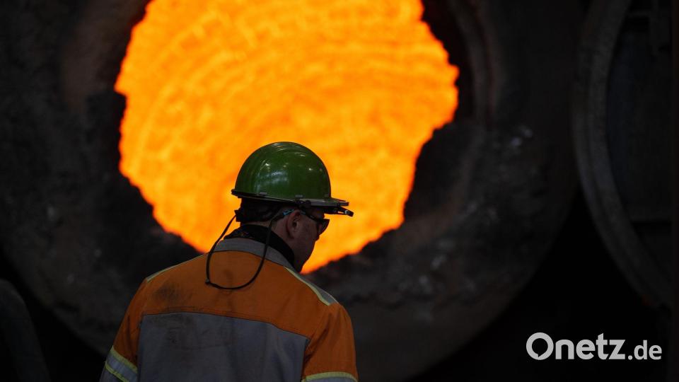 Branche in der Krise: Gestiegene Energiepreise, Billigimporte vor allem aus China, Kosten für den Umbau hin zu einer klimafreundlicheren Stahlproduktion sowie hohe US-Zölle bereiten der Stahlindustrie Probleme. (Archivbild) Bild: Sebastian Kahnert/dpa
