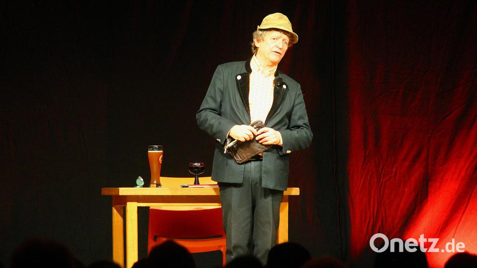 Erwin Pelzig begeisterte am Samstagabend 600 Besucher in Speichersdorf. Bild: stg