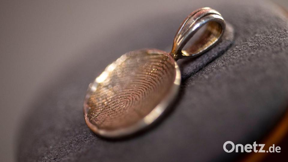 Diese Schmuckstücke sind günstiger als künstliche Diamanten. (Archivbild) Bild: Harald Tittel/dpa