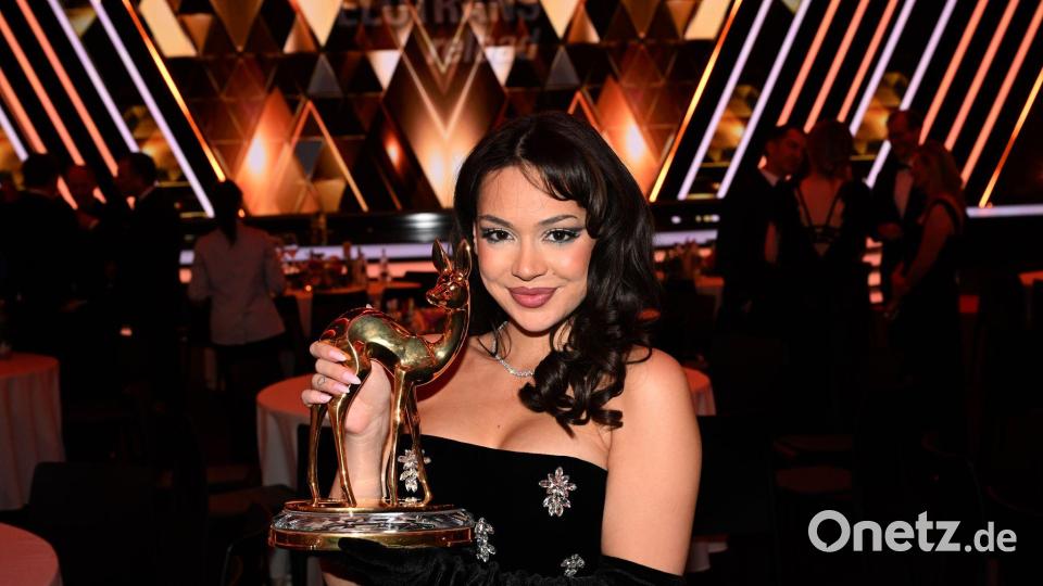 Die 27-jährige Sängerin Ayliva tritt als nationaler Topact beim Glücksgefühle-Festival 2026 auf dem Hockenheimring auf. (Archivbild) Bild: Felix Hörhager/dpa