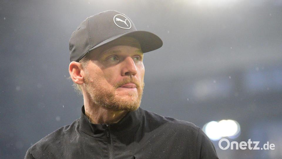 Sammelt Argumente als Dauerlösung für die Gladbacher Cheftrainer-Stelle: Eugen Polanski Bild: Daniel Bockwoldt/dpa