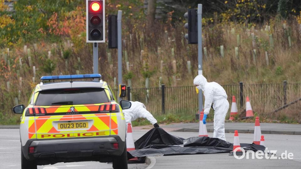 Zwei Menschen sind nach der Attacke in einem Zug weiter in Lebensgefahr. Bild: Joe Giddens/PA Wire/dpa