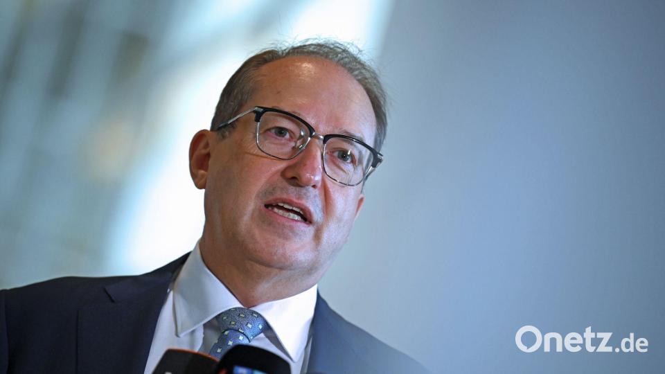 Innenminister Alexander Dobrindt warnt vor einer abstrakten Terrorgefahr. (Archivbild) Bild: Helena Dolderer/dpa