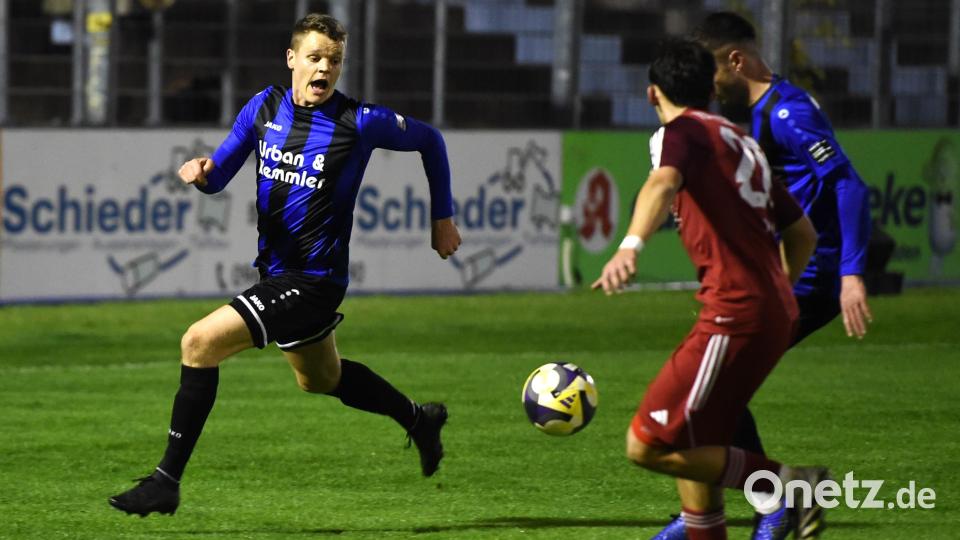 Niklas Lang (links) und die SpVgg SV Weiden sollten am Samstag beim FC Coburg nicht leer ausgehen. Bild: Gerhard Büttner