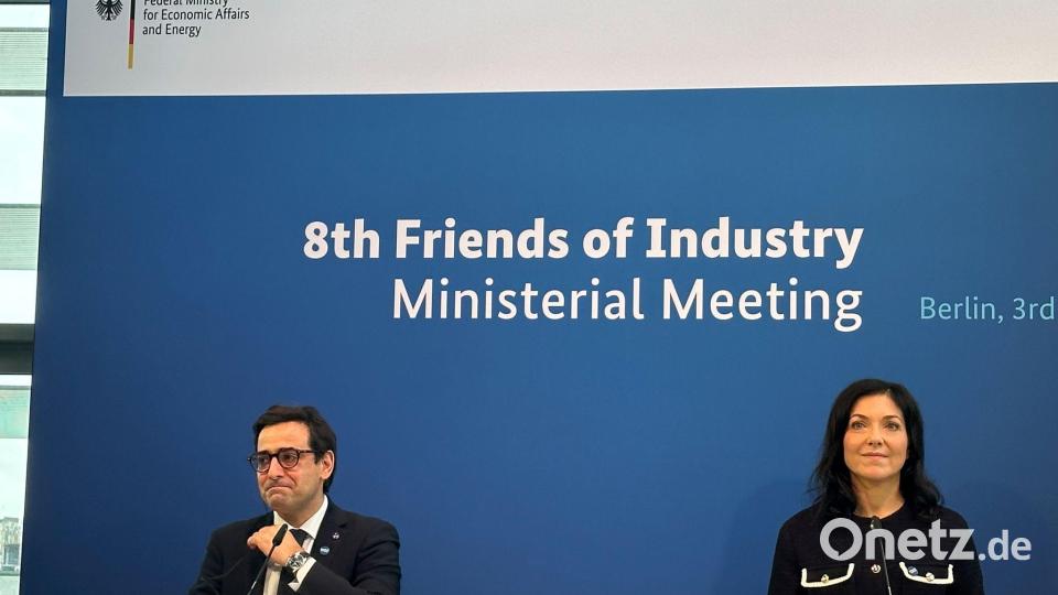 Reiche betont die Bedeutung der Industrie Bild: Andreas Hoenig/dpa