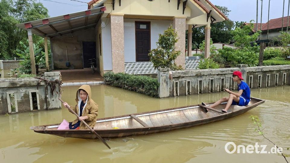 Seit einer Woche kämpfen Menschen in Vietnam mit schweren Überschwemmungen. (Archiv) Bild: Mai Huyền Trang/VNA/AP/dpa