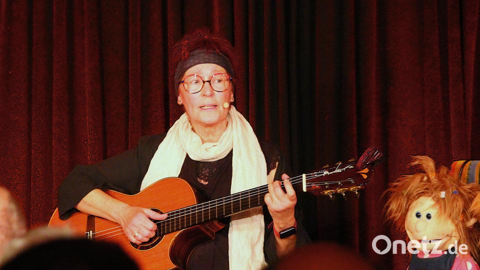 &quot;De Stianghausratschn&quot; begeistert mit ihrem Programm am Schafferhof. Bild: stg