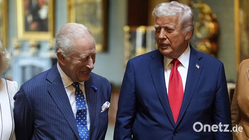Trump (r.) ist eine enge Beziehung zum britischen König wichtig. Bild: Aaron Chown/PA Pool/AP/dpa