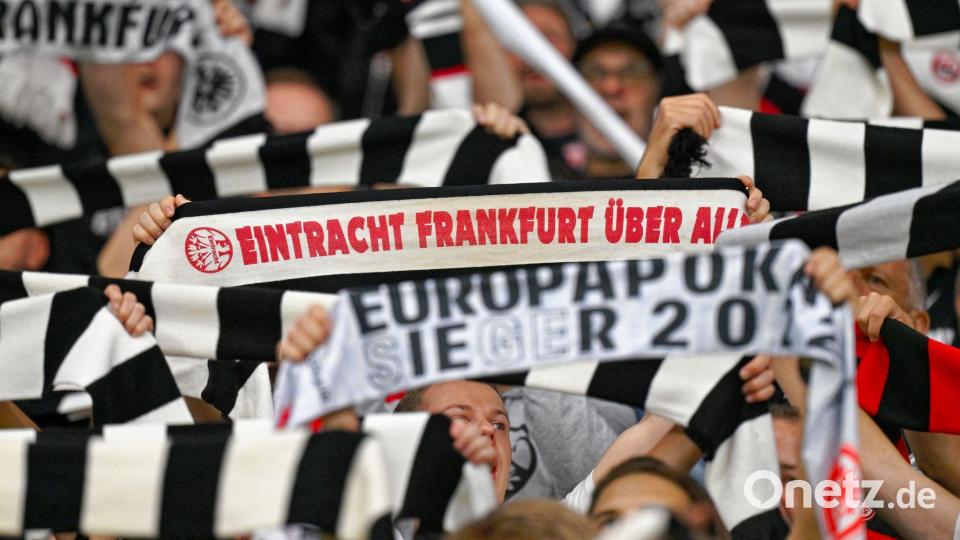 Die Fans von Eintracht Frankfurt dürfen nicht ins Stadion nach Neapel. (Archivbild) Bild: Uwe Anspach/dpa