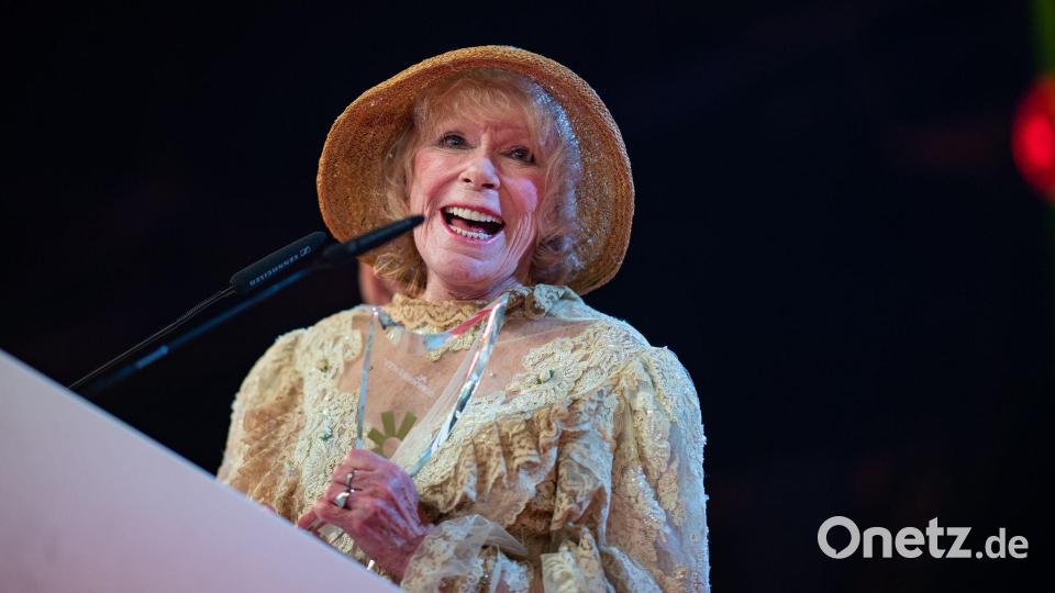 Elke Sommer hadert mit ihrer Figur. (Archivbild) Bild: Guido Kirchner/dpa