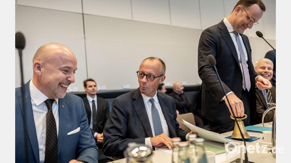 Bei der Sitzung der Unionsfraktion im Bundestag geht es auch um die Irritationen, die Außenminister Johann Wadephul (CDU) mit Äußerungen in Damaskus über die Rückkehr von Syrern in ihre Heimat ausgelöst hatte. Bild: Michael Kappeler/dpa