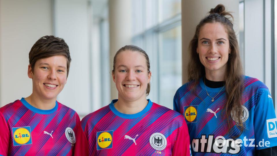 Ex-Kapitänin Alina Grijseels, Lisa Antl und Sarah Wachter hoffen auf die erste Medaille seit 2007. Bild: Rolf Vennenbernd/dpa