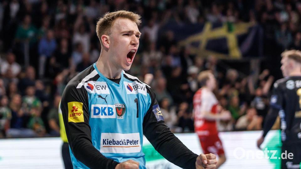 Lasse Ludwig ist hinter Andi Wolff und David Späth der dritte DHB-Keeper. (Archivbild) Bild: Andreas Gora/dpa