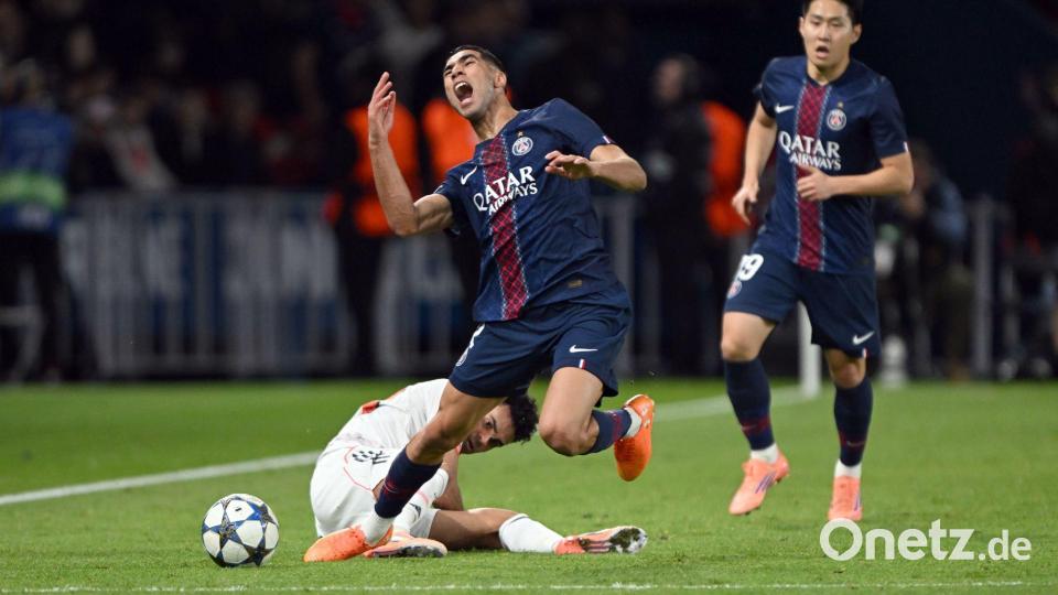 Luiz Díaz (unten) foult Achraf Hakimi und sieht danach Rot. Bild: Federico Gambarini/dpa