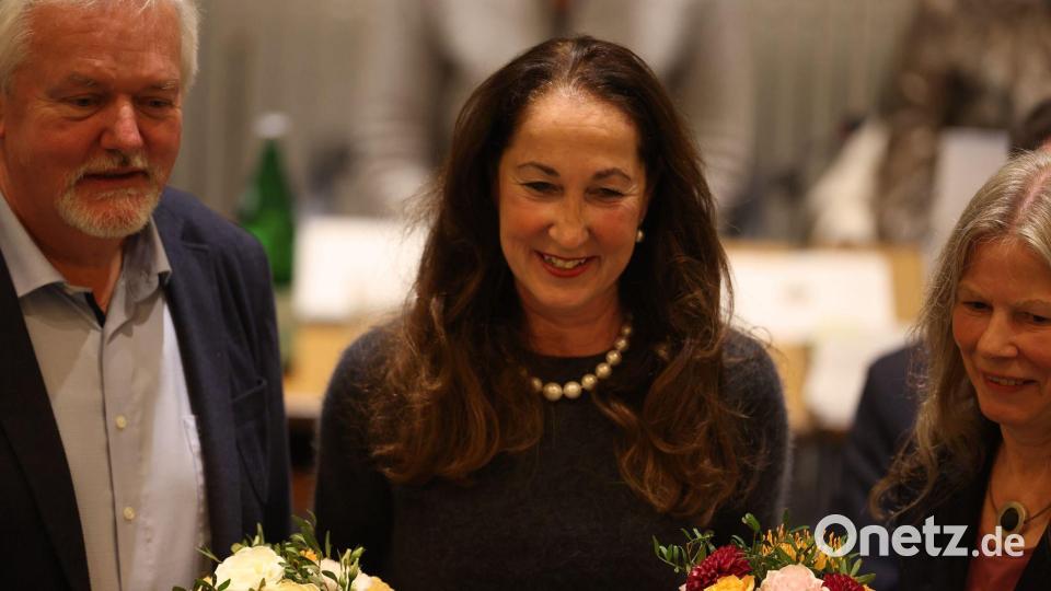 Die neue Rathauschefin von Herdecke ist in ihr Amt eingeführt Bild: Christoph Reichwein/dpa