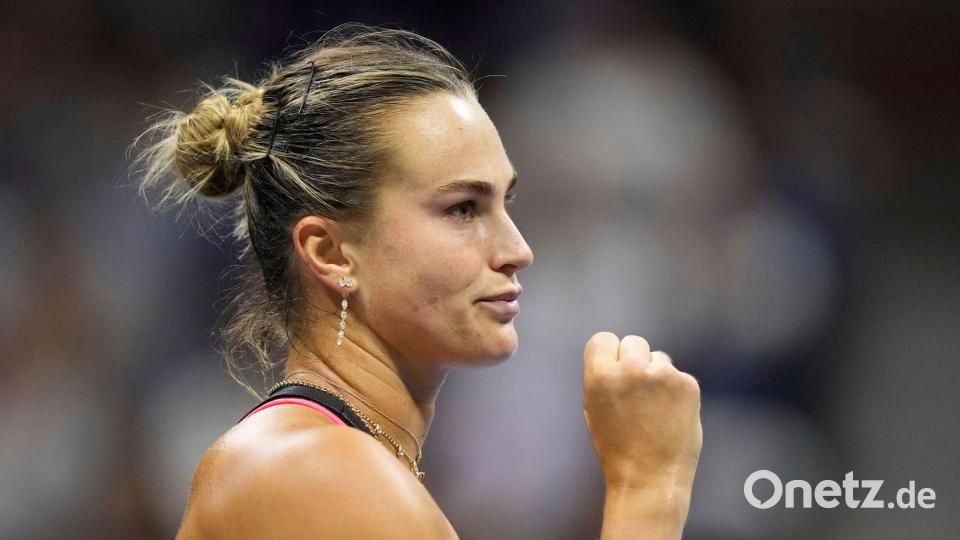 Tennisspielerin Aryna Sabalenka wird sich Ende des Jahres mit Nick Kyrgios messen. (Archivbild) Bild: Frank Franklin/AP/dpa