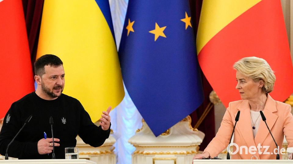 Will einen schnellen EU-Beitritt: Der ukrainische Präsident Wolodymyr Selenskyj, hier bei einer Pressekonferenz mit EU-Kommissionspräsidentin Ursula von der Leyen. (Archivbild) Bild: Efrem Lukatsky/AP/dpa