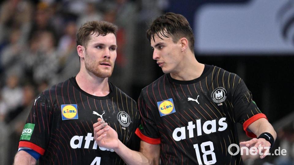 Kapitän Johannes Golla (l.) und Julian Köster sind die Anführer im DHB-Team. (Archivbild) Bild: Swen Pförtner/dpa