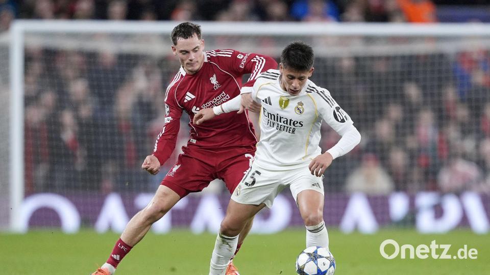 Florian Wirtz (l) überzeugte mit einer starken Leistung. Bild: Peter Byrne/PA Wire/dpa