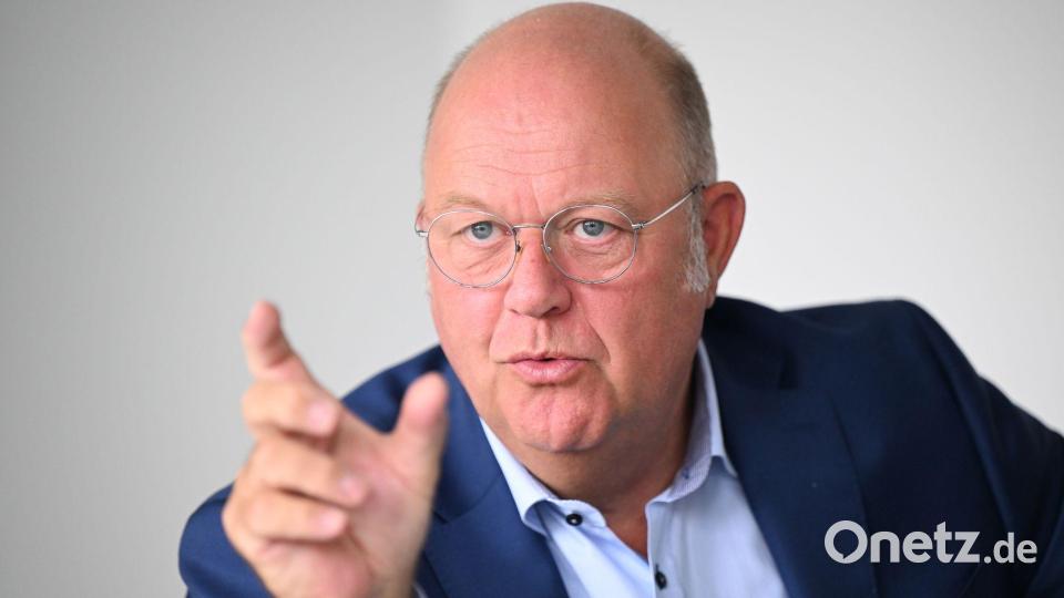 HDE-Präsident von Preen: Für 2025 rechnet der Verband inflationsbedingt lediglich mit einem Umsatz-Plus von 0,5 Prozent. (Archivbild) Bild: Bernd Weißbrod/dpa