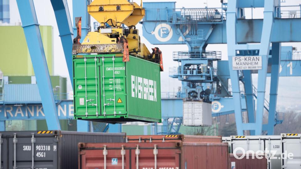 Der DIHK sieht noch einen langen Ausweg aus der Krise (Archivbild) Bild: Sebastian Gollnow/dpa