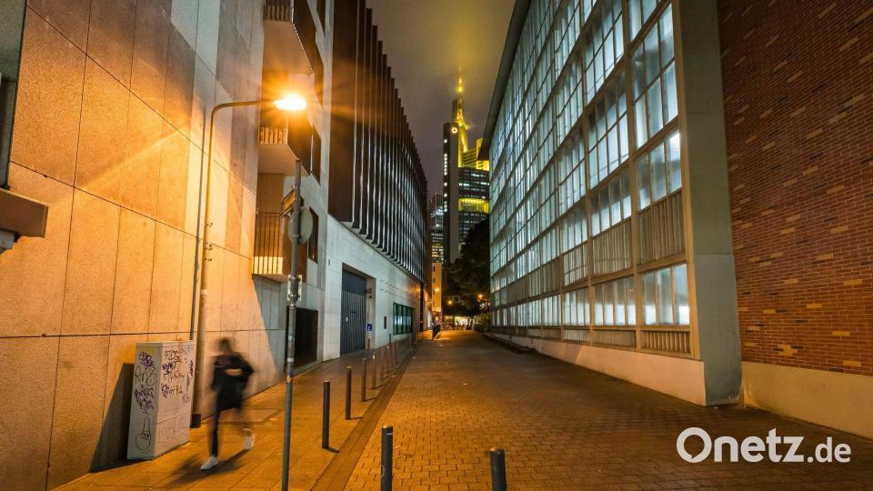 Die Commerzbank-Zentrale in Frankfurt. (Archivbild) Bild: Andreas Arnold/dpa