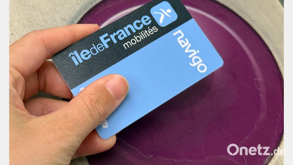 Auf die Navigo-Karten in Paris lassen sich verschiedene Fahrkartentypen herunterladen (Archivbild). Bild: Rachel Sommer/dpa