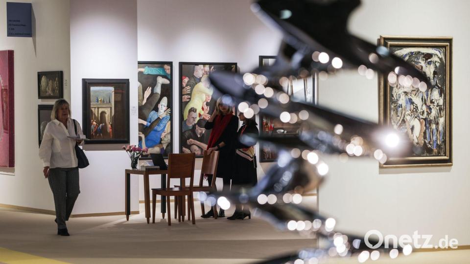 167 Galerien aus 25 Ländern stellen bis zum Sonntag in Köln aus. Bild: Oliver Berg/dpa