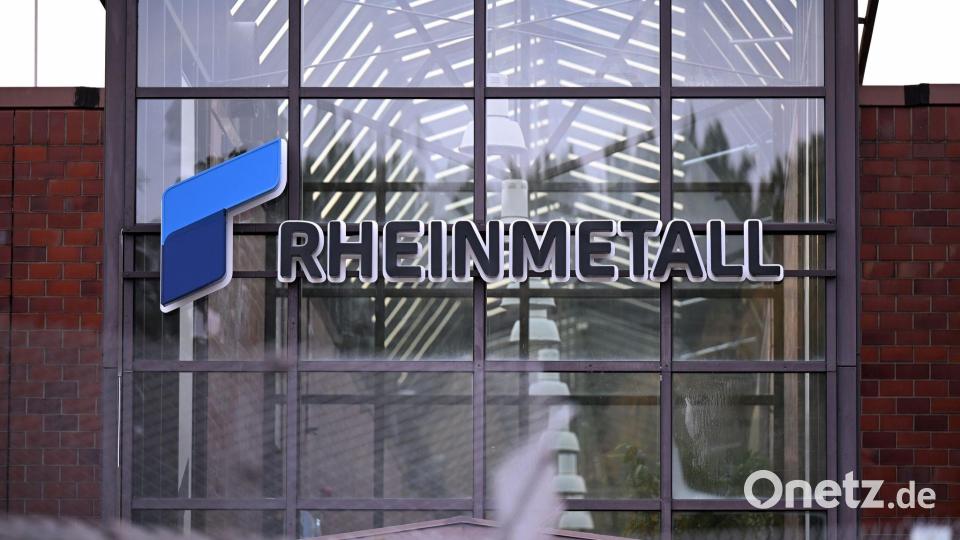 Rheinmetall-Logo am Eingang seines größten Werks, Unterlüß in Niedersachsen. (Archivbild) Bild: Wolf von Dewitz/dpa