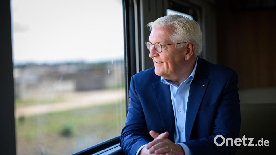 Bundespräsident Frank-Walter Steinmeier fährt vom Bahnhof Huambo mit der Benguela-Bahn entlang des Lobito-Korridors nach Caála. Bild: Bernd von Jutrczenka/dpa