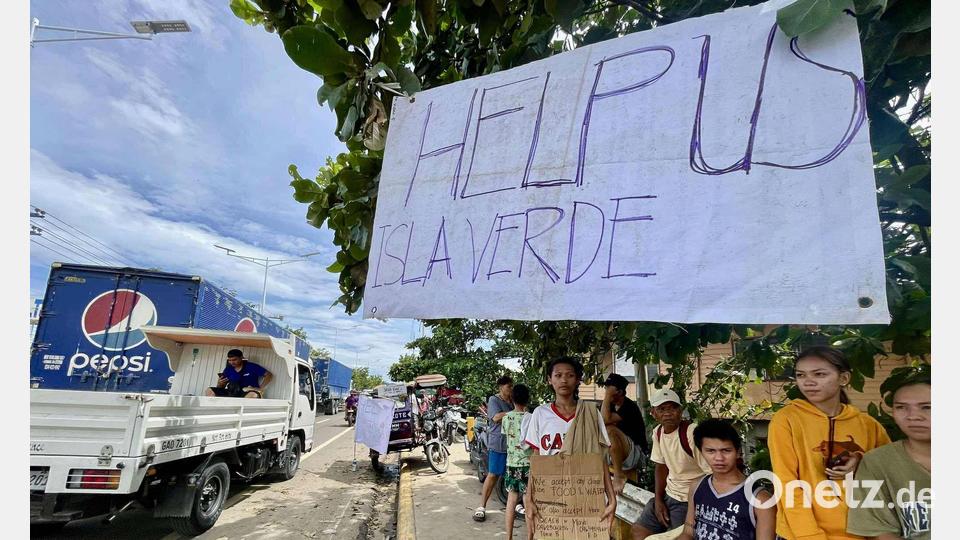 Verzweifelte Bürger hoffen nach den Überschwemmungen auf Hilfe. Bild: Jacqueline Hernandez/AP/dpa