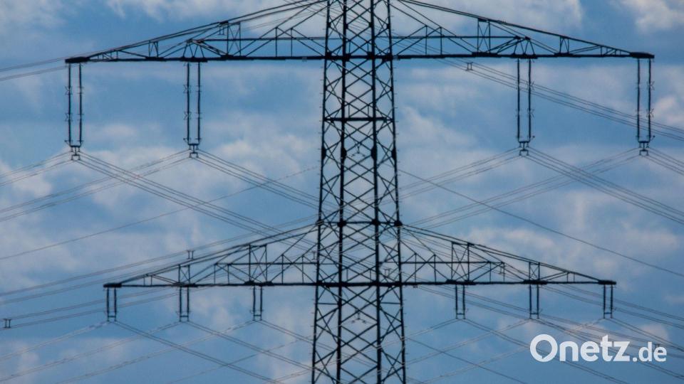 Die Stromkosten in Deutschland sind laut DIHK doppelt hoch wie in Frankreich (Archivbild) Bild: Jens Büttner/dpa